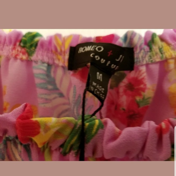 Romeo & Juliet Floral Print Cold Shoulder Top - Picture 3 of 5